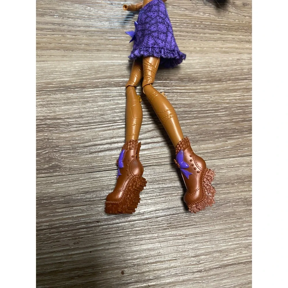 Monster High G1 Robecca Steam Doll Original Missing Hand With Skirt and Shoes